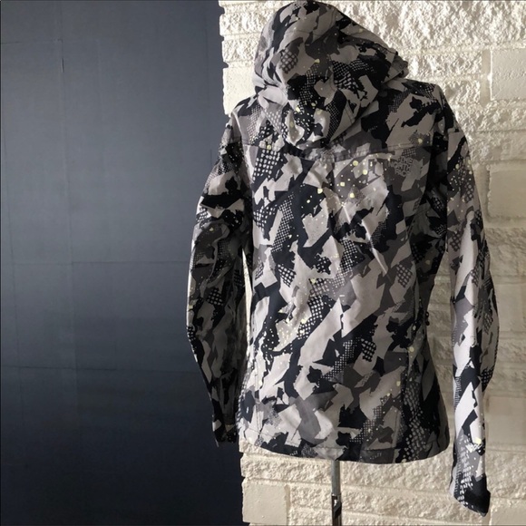 The North Face Gore Tex Summit Series Coat - Picture 5 of 8